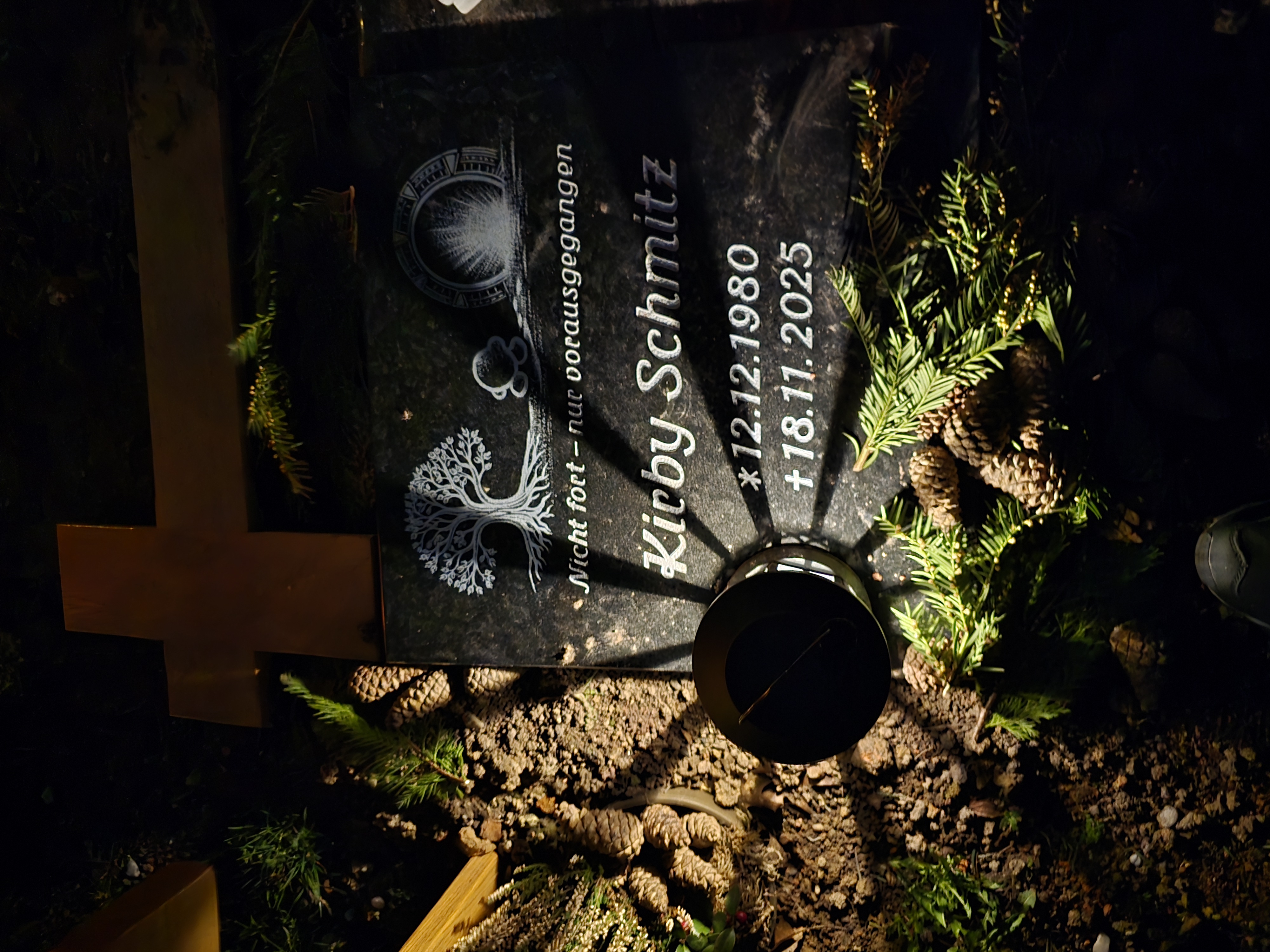 Grabstein für Christian 'Kirby' Schmitz – Nicht fort, nur vorausgegangen